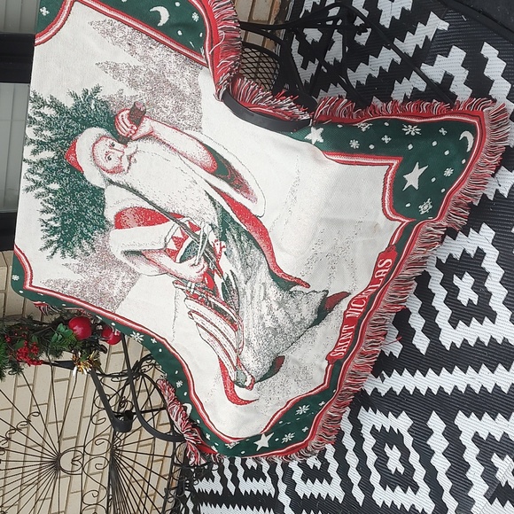 Santa Blanket - Picture 1 of 5